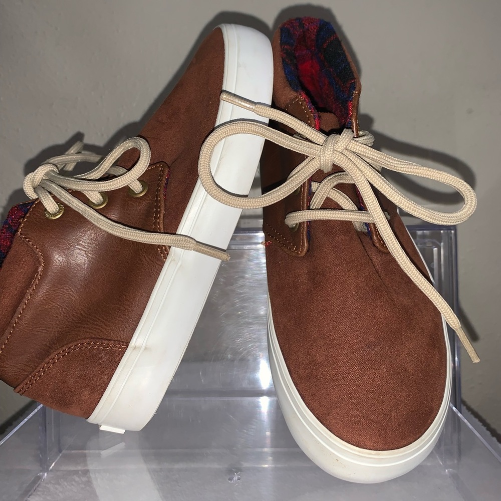 Boys shoes